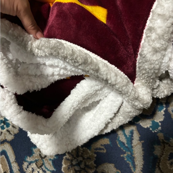 NEVER USED WASHINGTON COMMANDERS BLANKET AND MUG - Picture 3 of 7